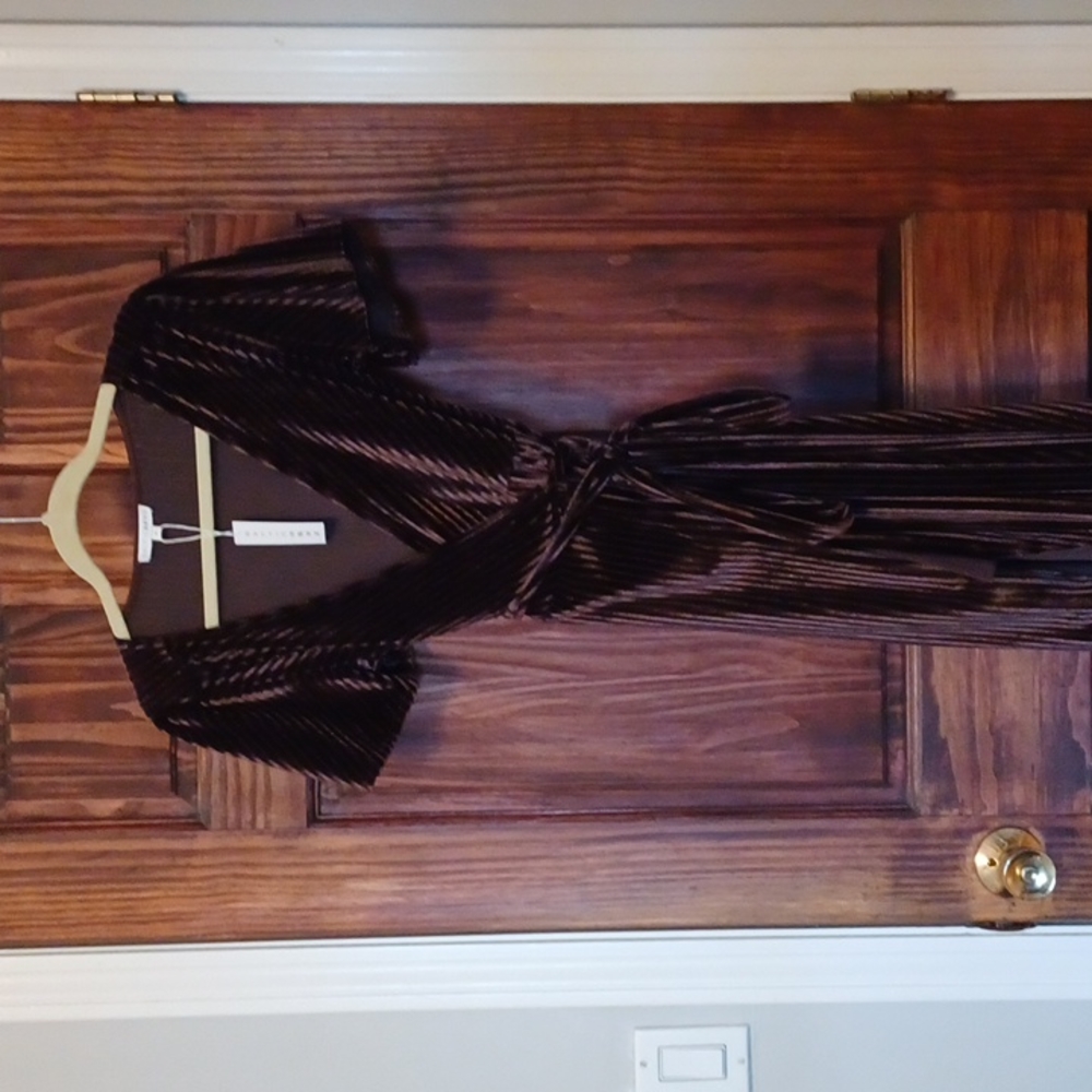 Andi Ribbed Velvet Wrap - Picture 2 of 10